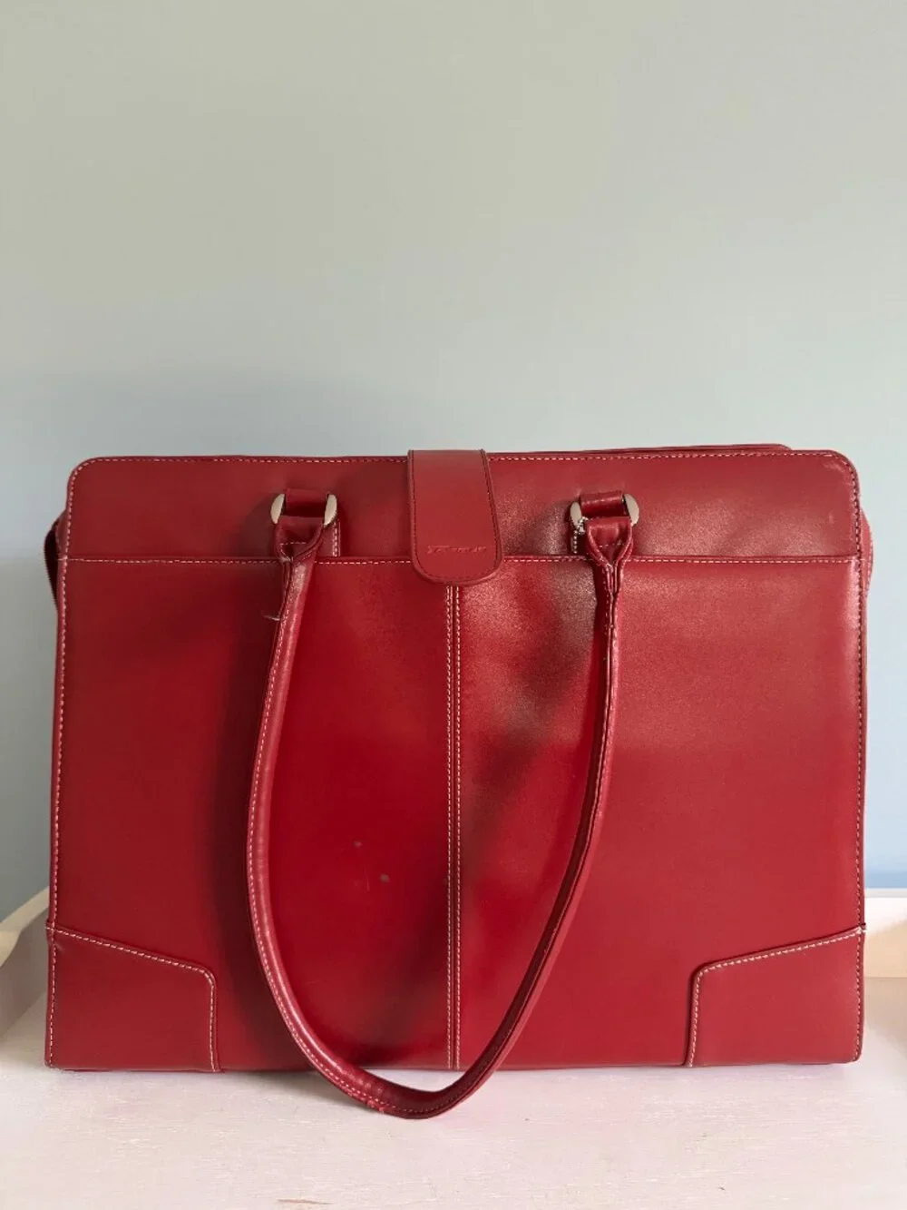 Targus. Padded Laptop Tote. Red.